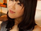 笑顔が素敵なごく普通の美熟女が戸惑いながらも他人棒に溺れ本能丸出しでイキまくる豹変SEX！