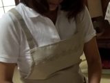 おじいちゃんのチ●ポにしゃぶりつく変態熟女ヘルパーは声を潜めて中出しSEX！
