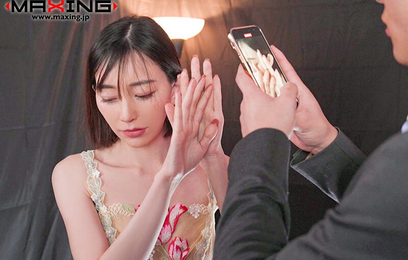 嫌いな同僚に弱みを握られ、好き放題され堕ちた美人OL 蒼山愛奈