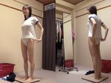 宮本さと美 ムチムチ美尻 神ブルマ 美少女やぽっちゃり娘らにピチピチブルマ＆体操着を着せ、ハミパン、ムレムレワレメを毛穴まで見えるほどの超ドアップ接写！さらに尻コキ、着衣お漏らし放尿やブルマぶっかけ等ブルマ好きに送る完全着衣フェチAV